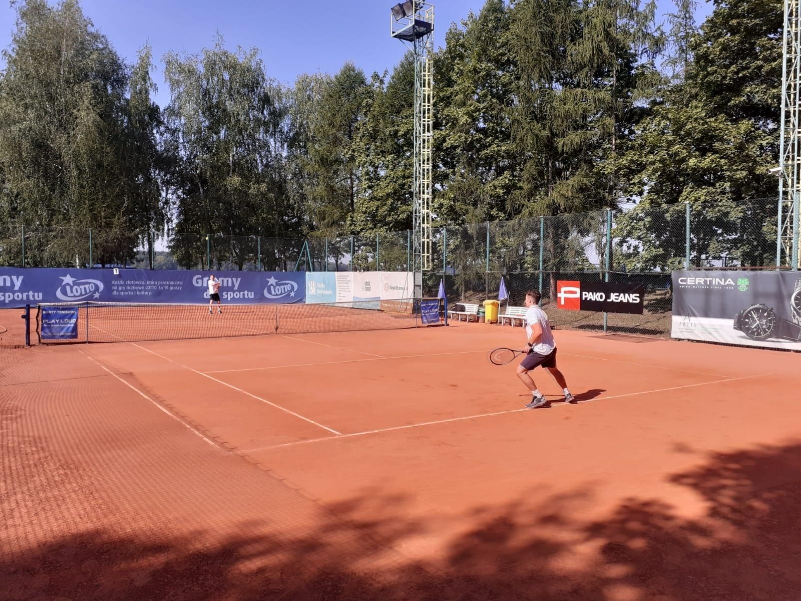 Zdjęcie w galerii na portalu naszraciborz.pl: Strażacka rywalizacja w tenisie. Komendant z Raciborza na podium wiadomości z regionu
