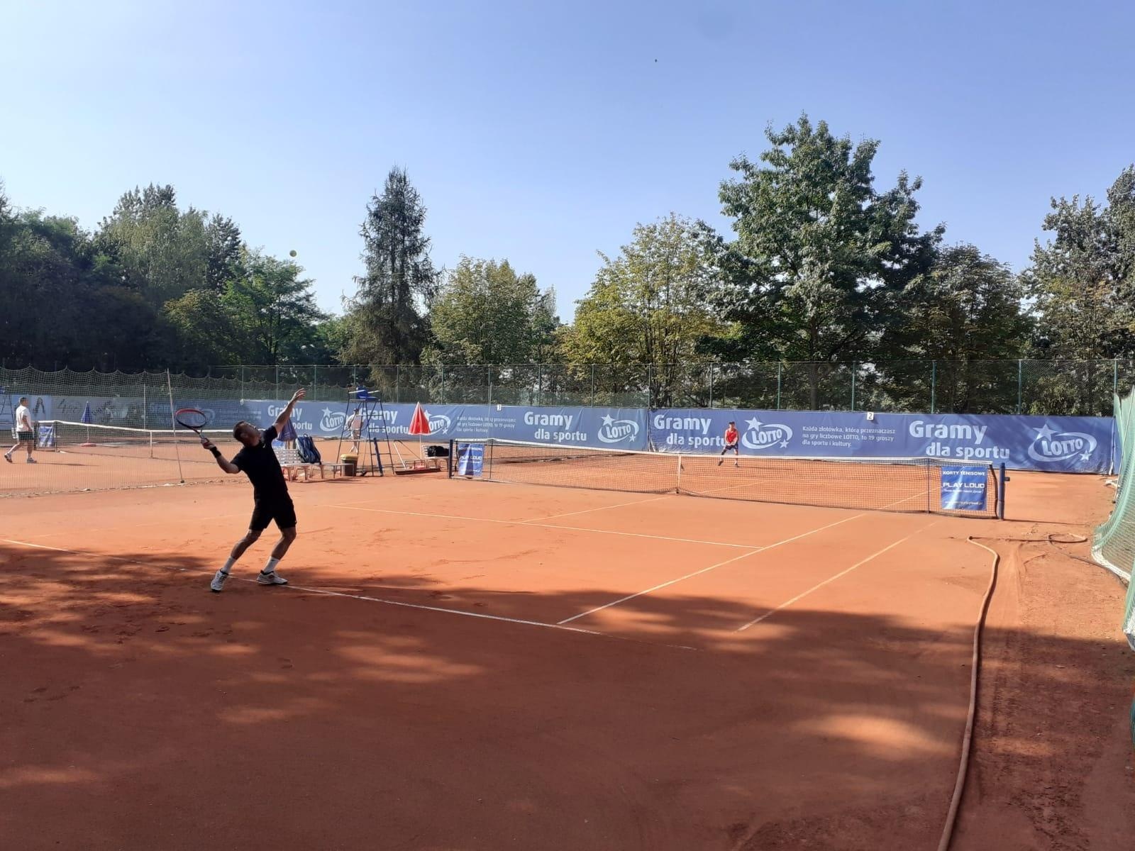 Zdjęcie w galerii na portalu naszraciborz.pl: Strażacka rywalizacja w tenisie. Komendant z Raciborza na podium wiadomości z regionu