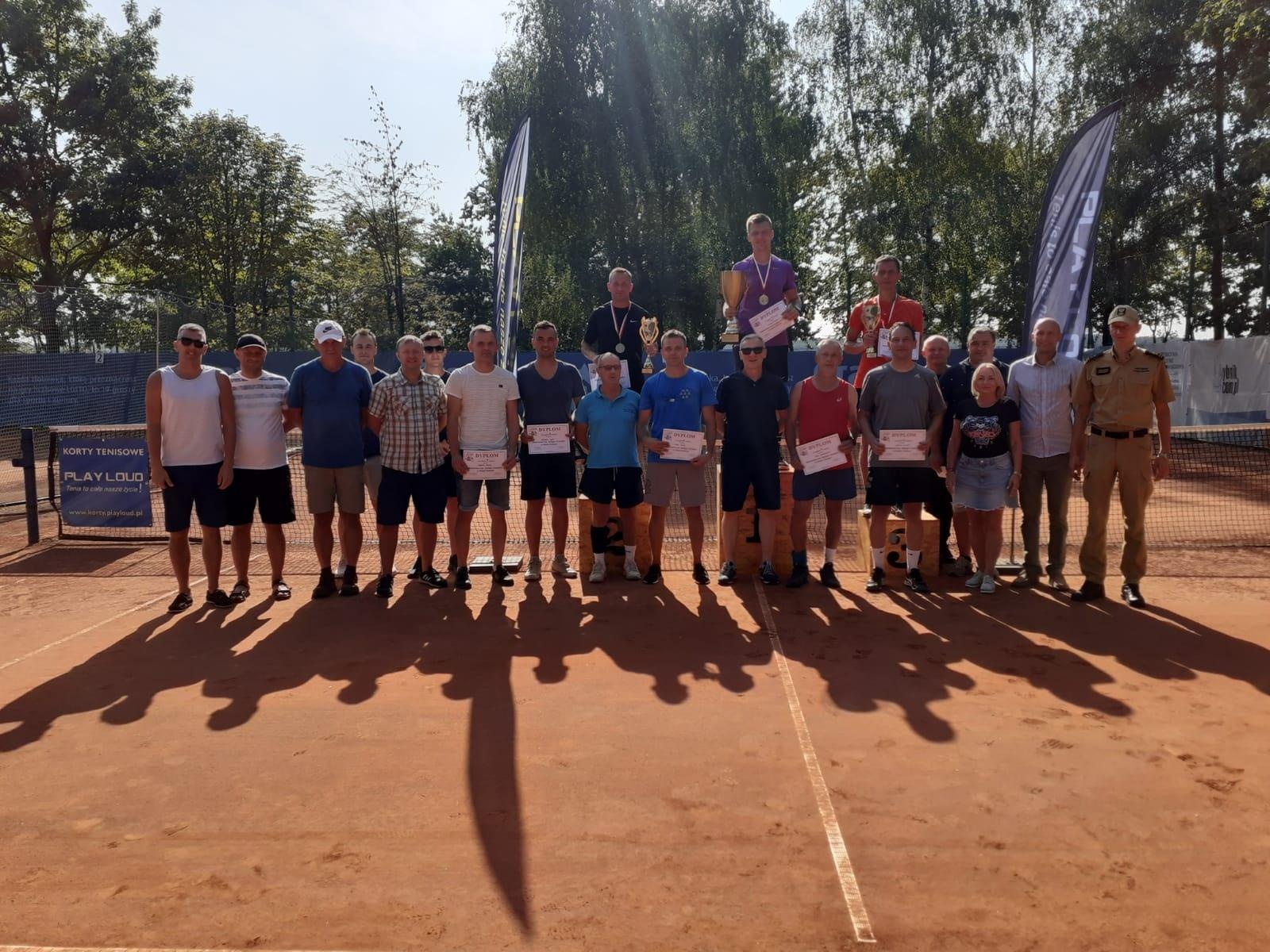 Zdjęcie w galerii na portalu naszraciborz.pl: Strażacka rywalizacja w tenisie. Komendant z Raciborza na podium wiadomości z regionu