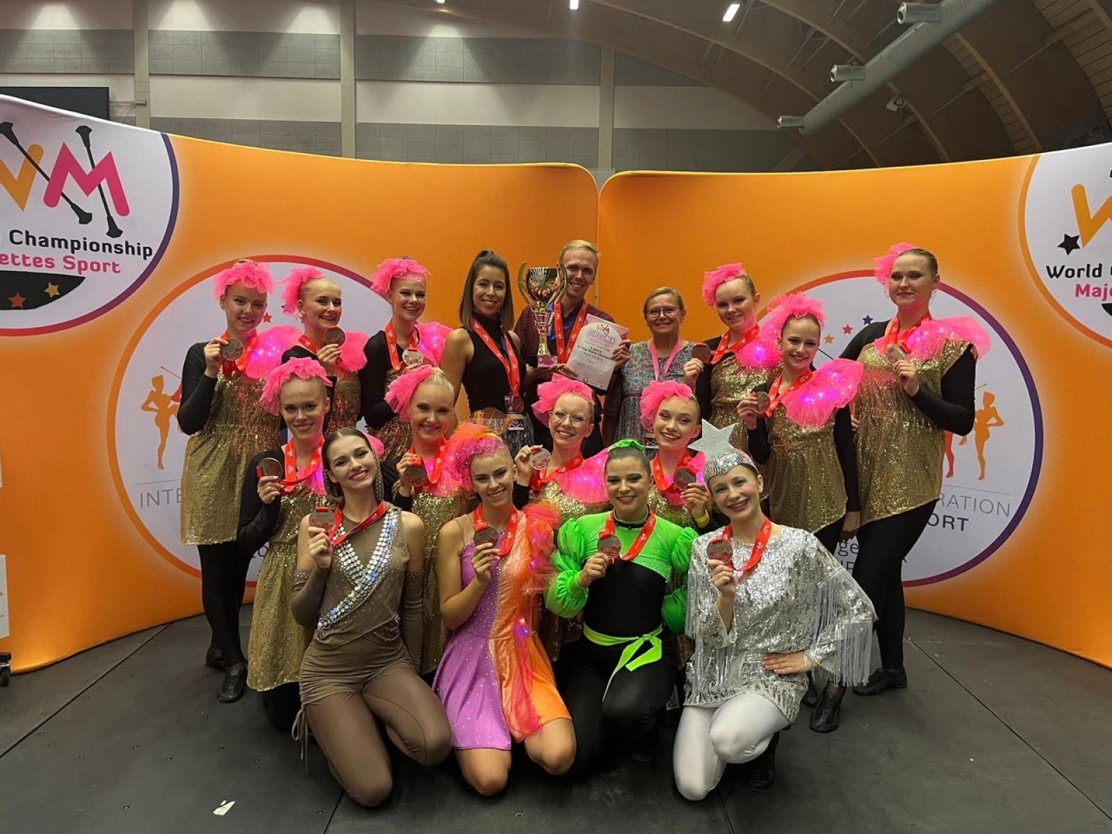 Zdjęcie w galerii na portalu naszraciborz.pl: Mażoretki ZARA Mistrzem Świata wiadomości z regionu