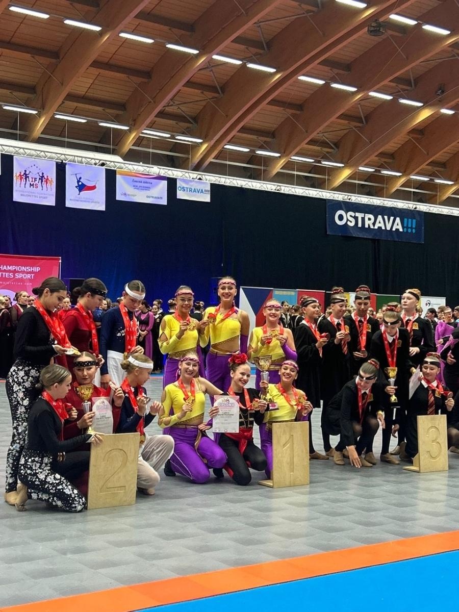 Zdjęcie w galerii na portalu naszraciborz.pl: Mażoretki ZARA Mistrzem Świata wiadomości z regionu