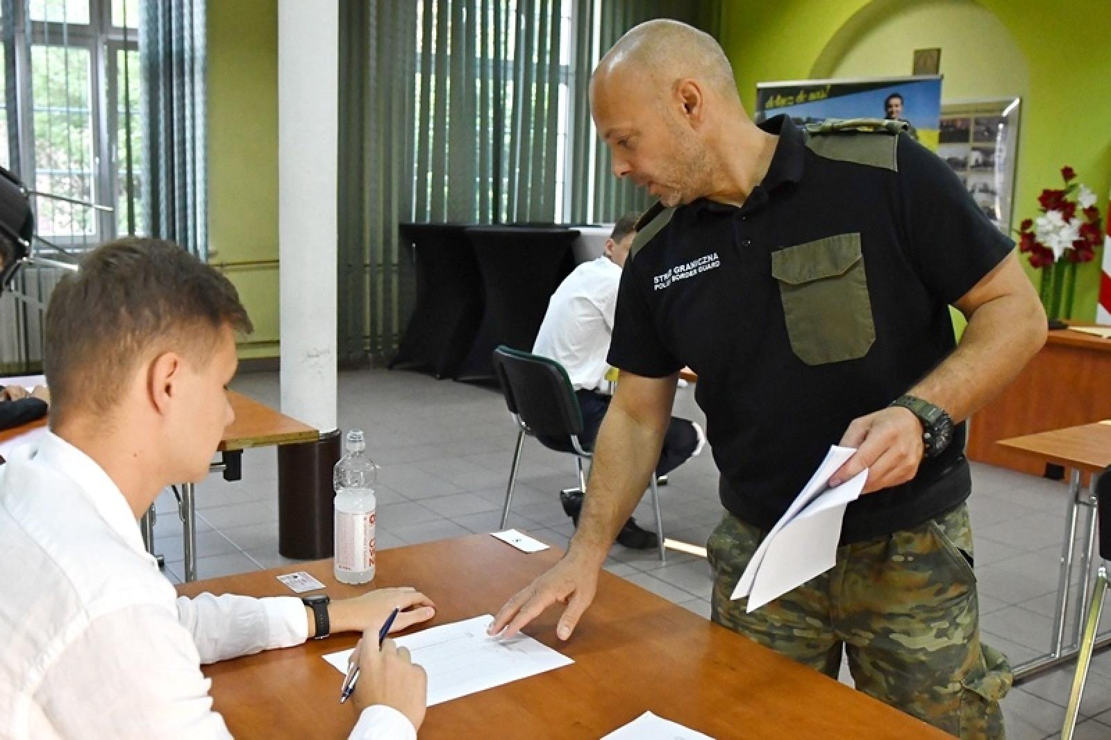 Zdjęcie w galerii na portalu naszraciborz.pl: II etap postępowania kwalifikacyjnego w Śląskim Oddziale SG wiadomości z regionu