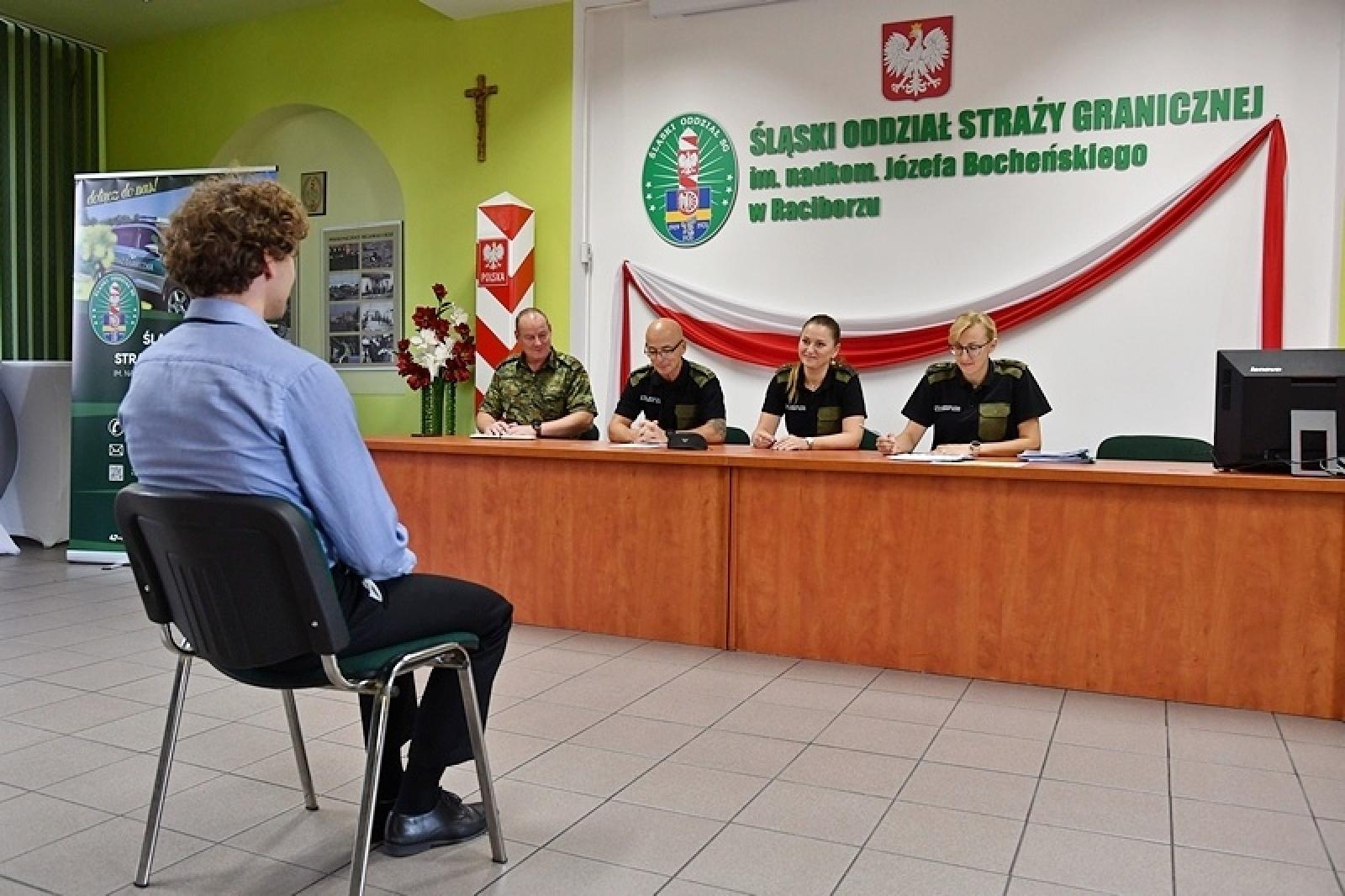 Zdjęcie w galerii na portalu naszraciborz.pl: II etap postępowania kwalifikacyjnego w Śląskim Oddziale SG wiadomości z regionu