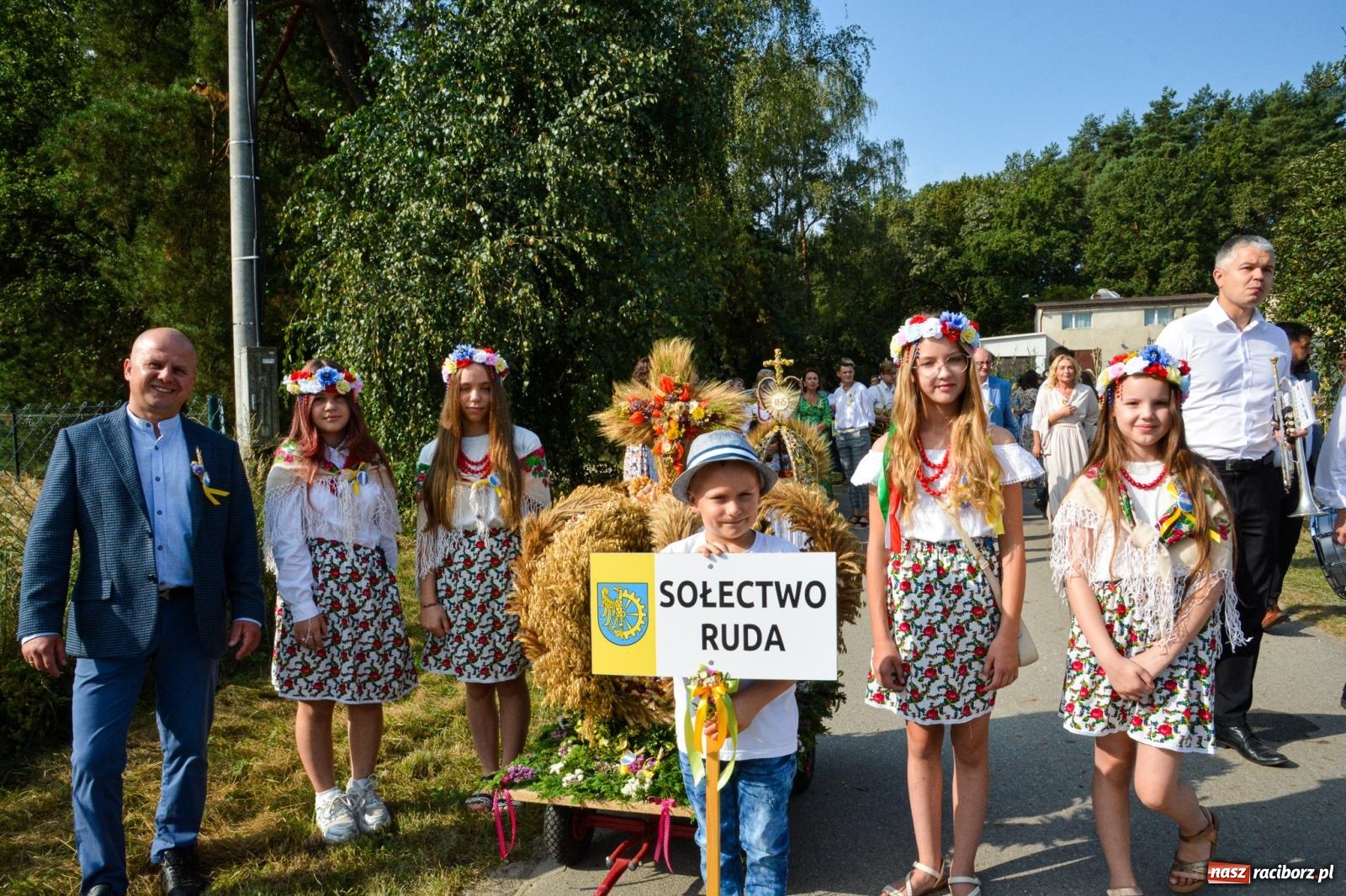 Zdjęcie w galerii na portalu naszraciborz.pl: Dożynki Gminy Kuźnia Raciborska: Festiwal tradycji i kultury ponad granicami wiadomości z regionu