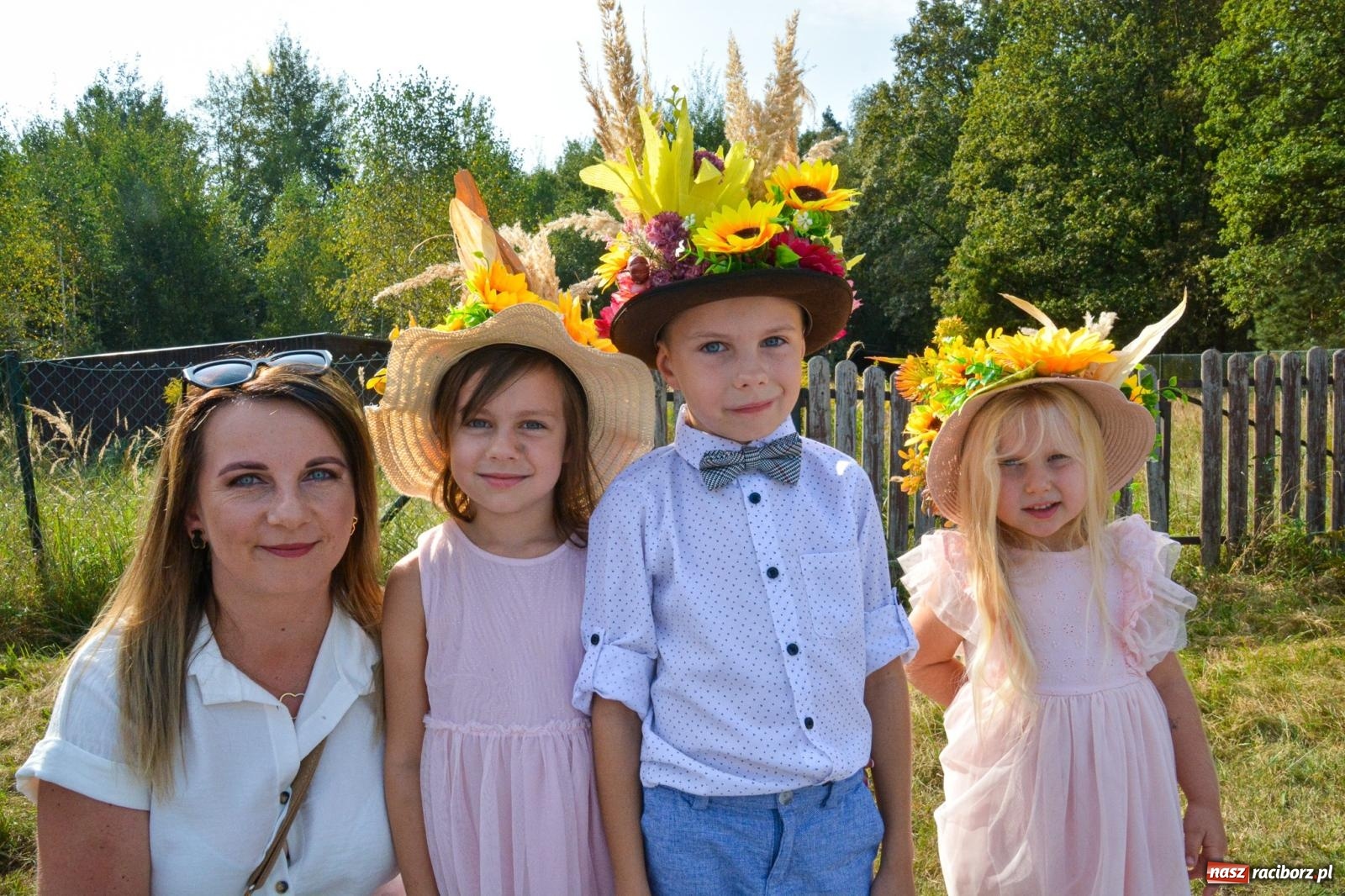 Zdjęcie w galerii na portalu naszraciborz.pl: Dożynki Gminy Kuźnia Raciborska: Festiwal tradycji i kultury ponad granicami wiadomości z regionu