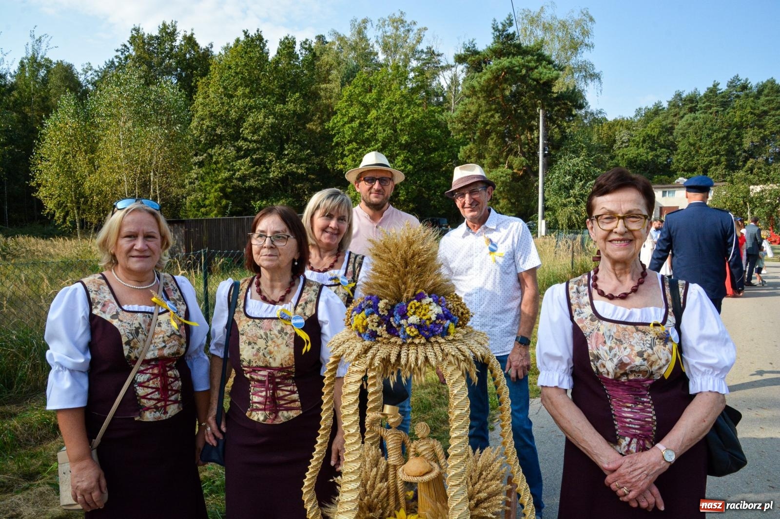 Zdjęcie w galerii na portalu naszraciborz.pl: Dożynki Gminy Kuźnia Raciborska: Festiwal tradycji i kultury ponad granicami wiadomości z regionu