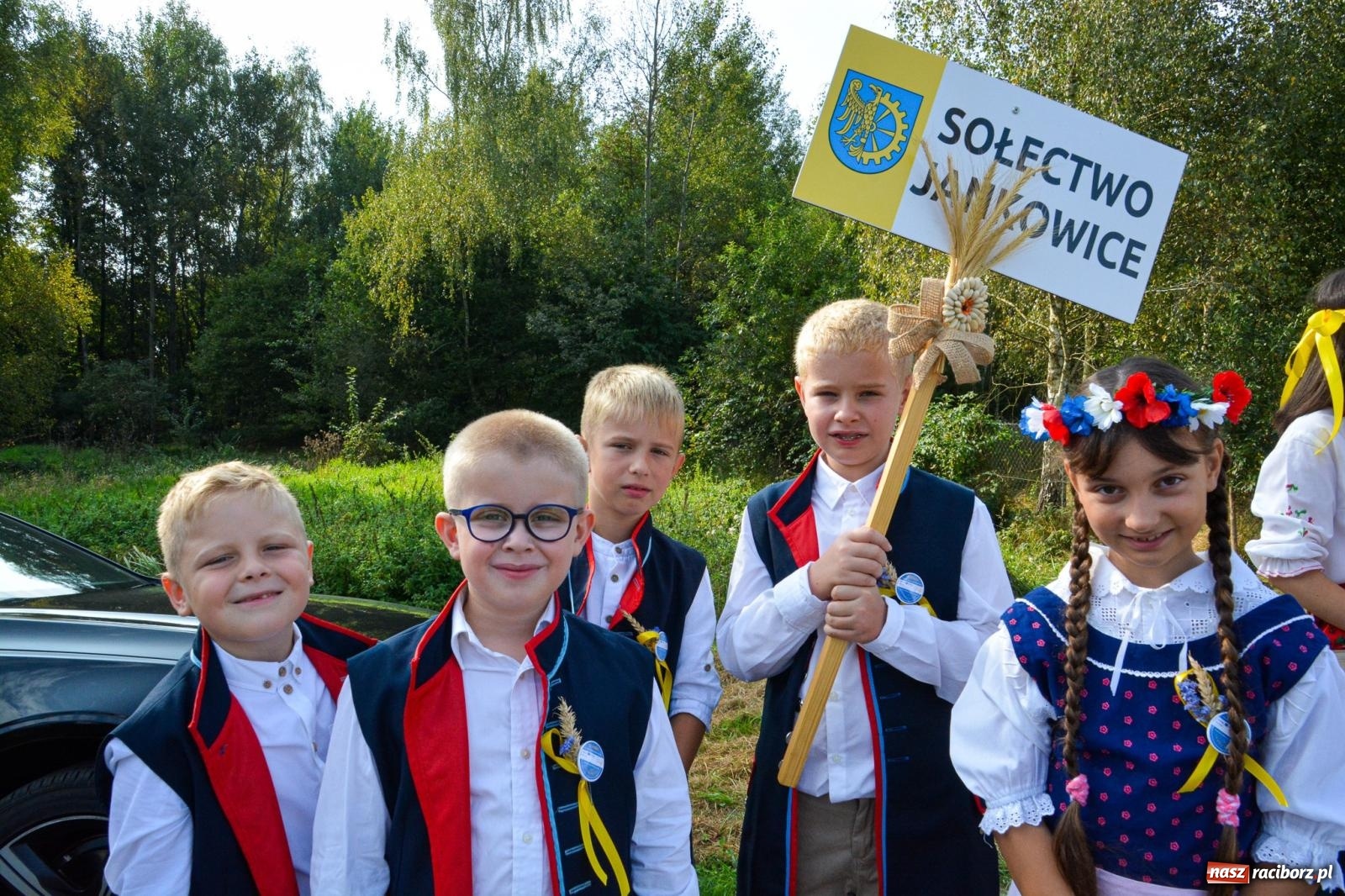 Zdjęcie w galerii na portalu naszraciborz.pl: Dożynki Gminy Kuźnia Raciborska: Festiwal tradycji i kultury ponad granicami wiadomości z regionu