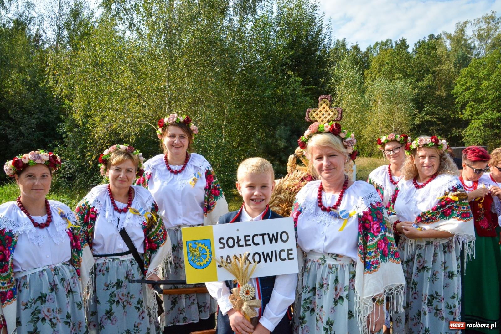 Zdjęcie w galerii na portalu naszraciborz.pl: Dożynki Gminy Kuźnia Raciborska: Festiwal tradycji i kultury ponad granicami wiadomości z regionu