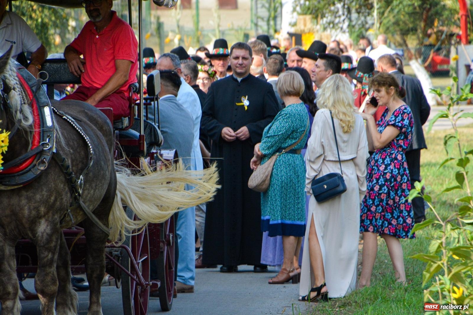 Zdjęcie w galerii na portalu naszraciborz.pl: Dożynki Gminy Kuźnia Raciborska: Festiwal tradycji i kultury ponad granicami wiadomości z regionu