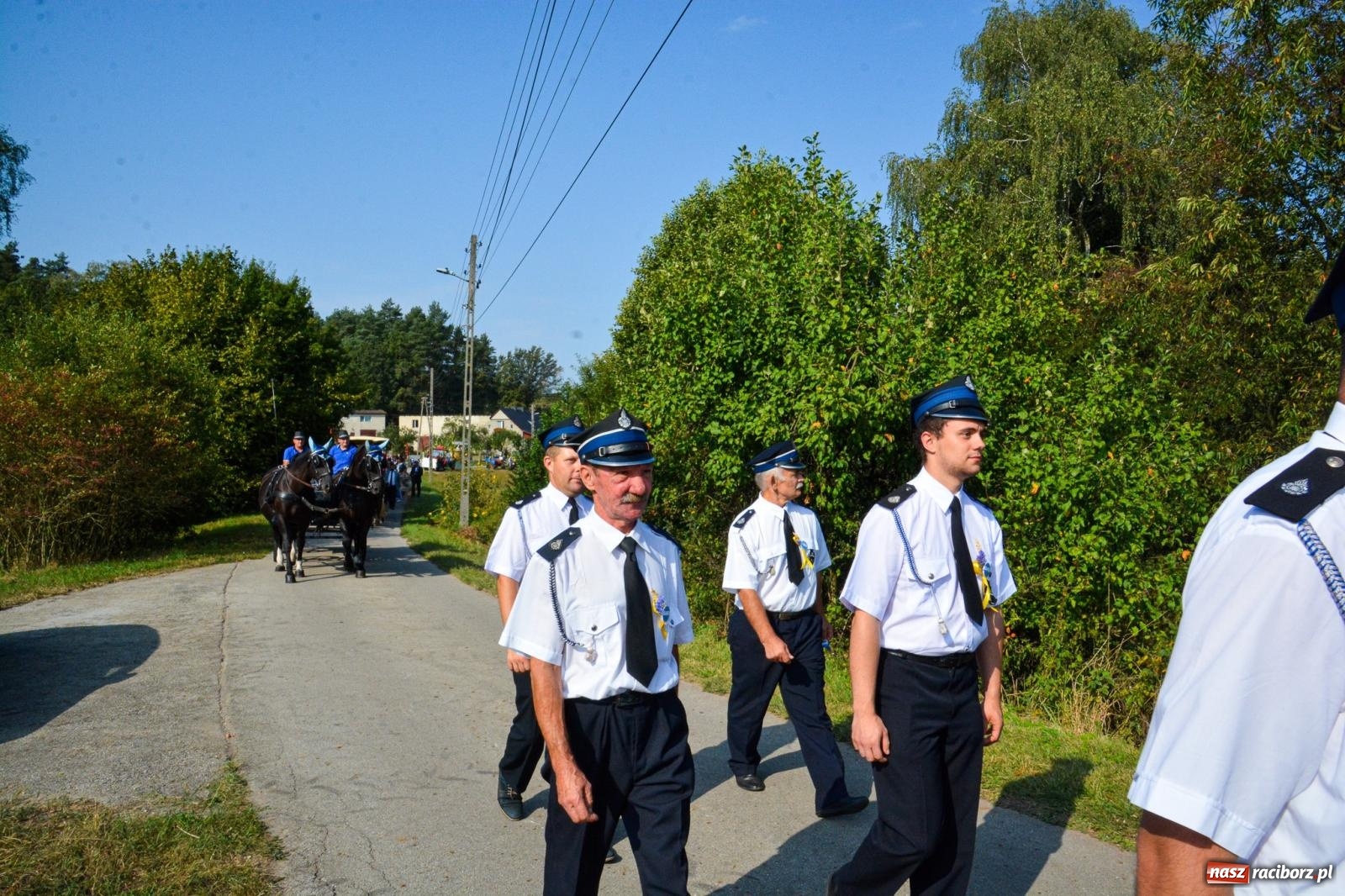 Zdjęcie w galerii na portalu naszraciborz.pl: Dożynki Gminy Kuźnia Raciborska: Festiwal tradycji i kultury ponad granicami wiadomości z regionu