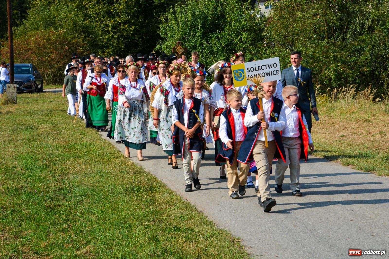 Zdjęcie w galerii na portalu naszraciborz.pl: Dożynki Gminy Kuźnia Raciborska: Festiwal tradycji i kultury ponad granicami wiadomości z regionu