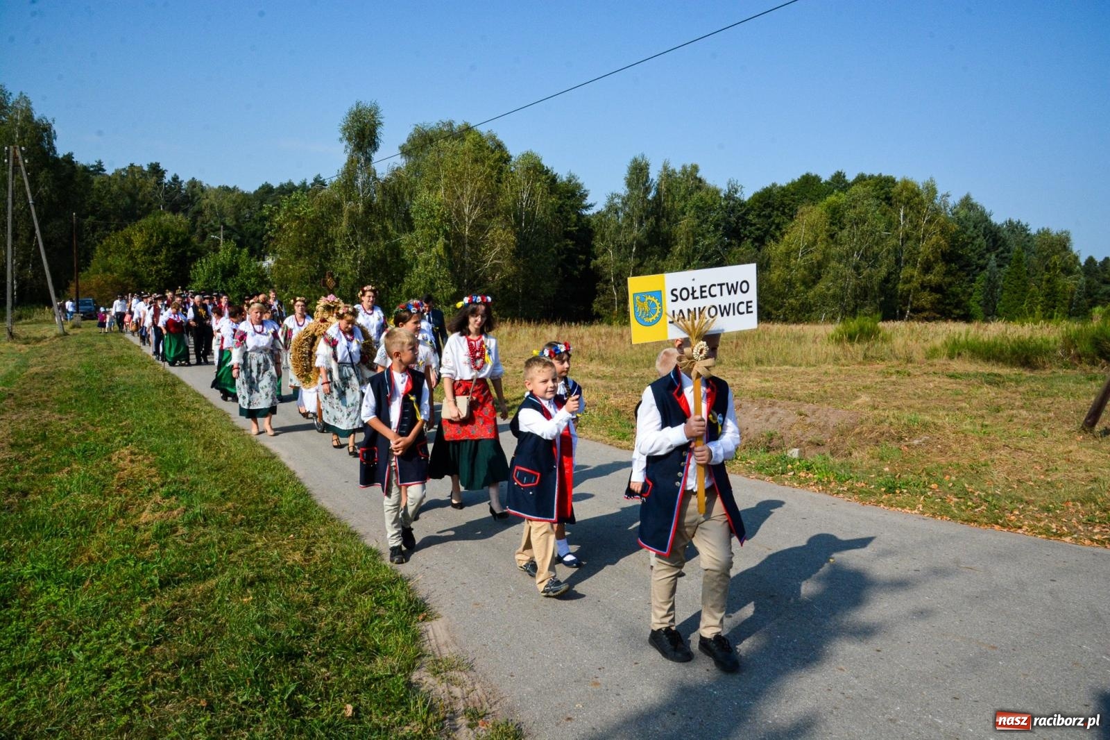 Zdjęcie w galerii na portalu naszraciborz.pl: Dożynki Gminy Kuźnia Raciborska: Festiwal tradycji i kultury ponad granicami wiadomości z regionu