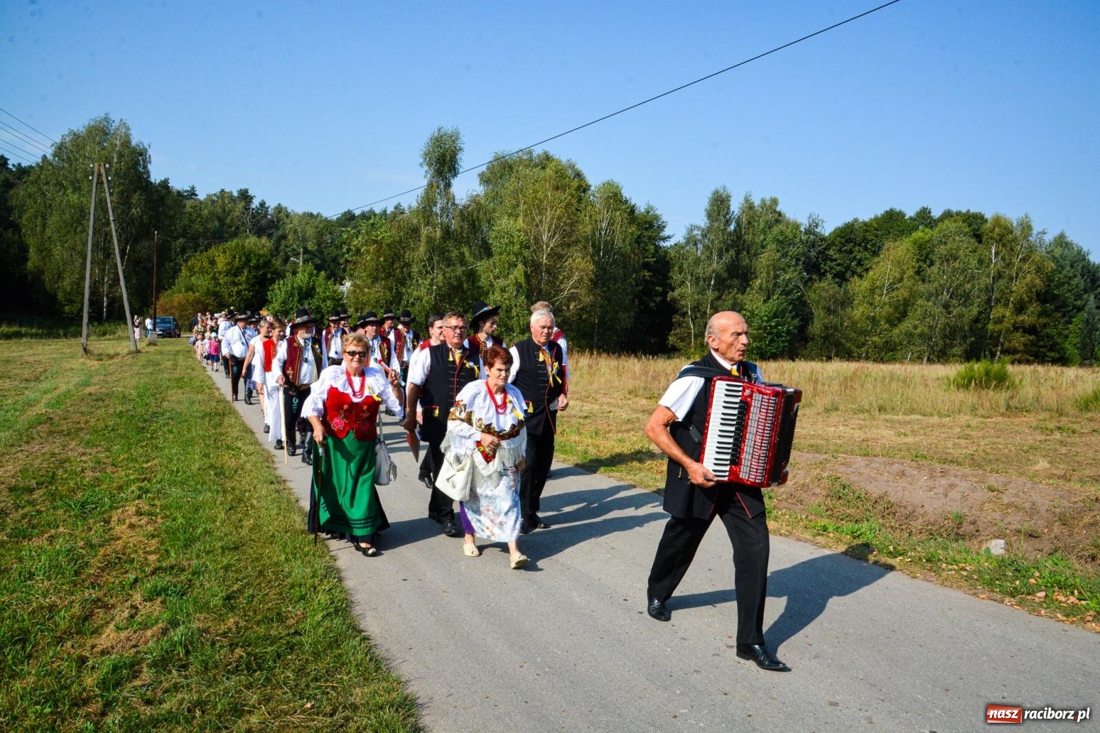 Zdjęcie w galerii na portalu naszraciborz.pl: Dożynki Gminy Kuźnia Raciborska: Festiwal tradycji i kultury ponad granicami wiadomości z regionu