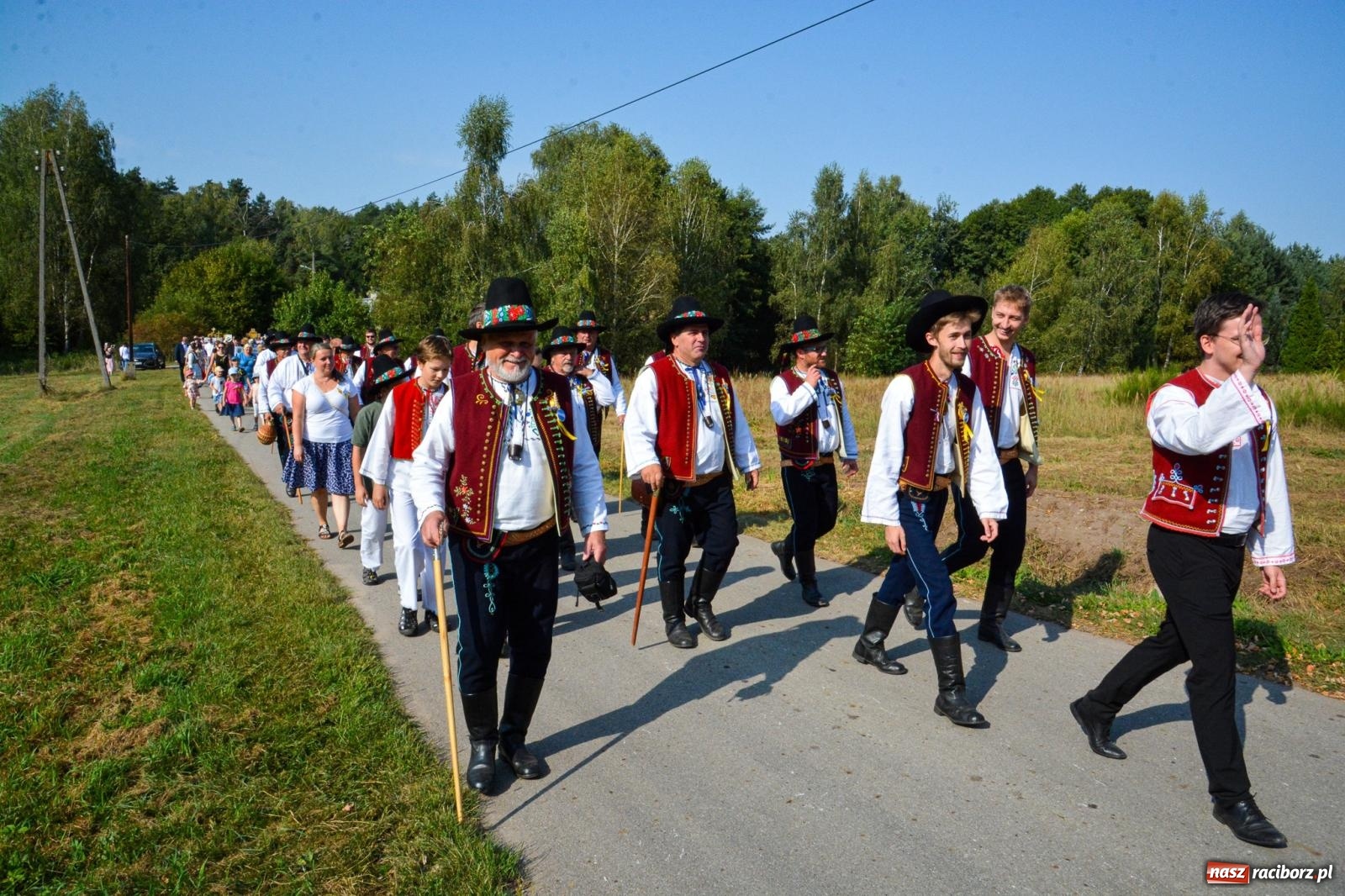 Zdjęcie w galerii na portalu naszraciborz.pl: Dożynki Gminy Kuźnia Raciborska: Festiwal tradycji i kultury ponad granicami wiadomości z regionu