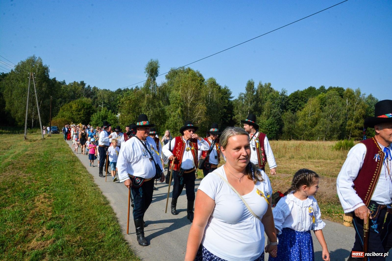 Zdjęcie w galerii na portalu naszraciborz.pl: Dożynki Gminy Kuźnia Raciborska: Festiwal tradycji i kultury ponad granicami wiadomości z regionu