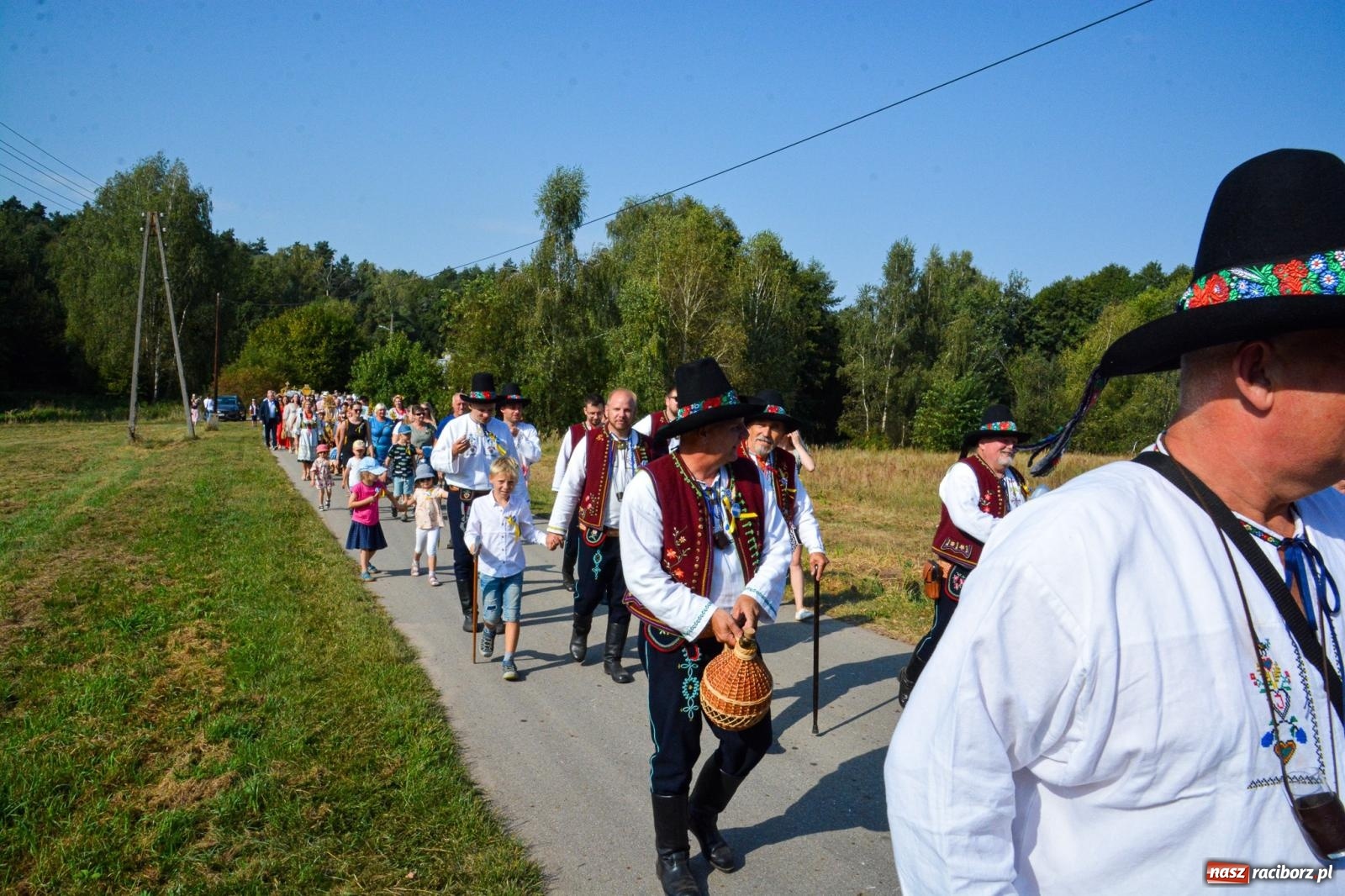 Zdjęcie w galerii na portalu naszraciborz.pl: Dożynki Gminy Kuźnia Raciborska: Festiwal tradycji i kultury ponad granicami wiadomości z regionu