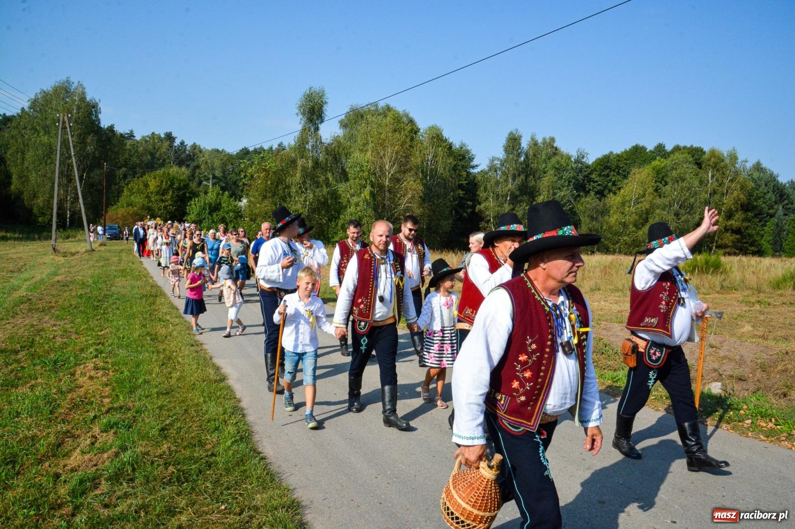 Zdjęcie w galerii na portalu naszraciborz.pl: Dożynki Gminy Kuźnia Raciborska: Festiwal tradycji i kultury ponad granicami wiadomości z regionu