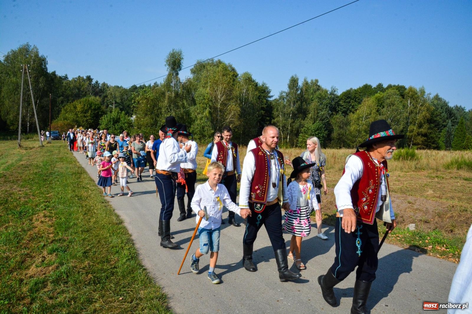Zdjęcie w galerii na portalu naszraciborz.pl: Dożynki Gminy Kuźnia Raciborska: Festiwal tradycji i kultury ponad granicami wiadomości z regionu