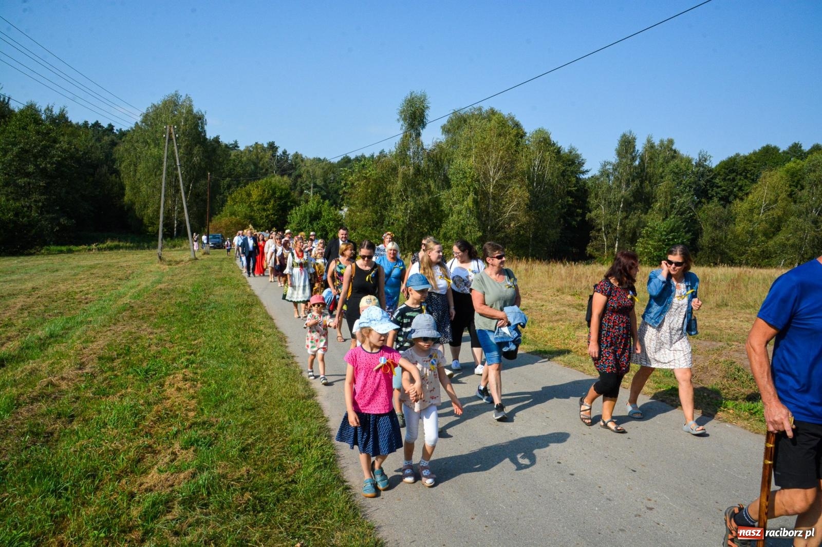 Zdjęcie w galerii na portalu naszraciborz.pl: Dożynki Gminy Kuźnia Raciborska: Festiwal tradycji i kultury ponad granicami wiadomości z regionu