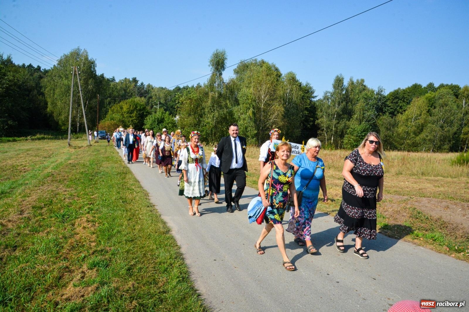 Zdjęcie w galerii na portalu naszraciborz.pl: Dożynki Gminy Kuźnia Raciborska: Festiwal tradycji i kultury ponad granicami wiadomości z regionu