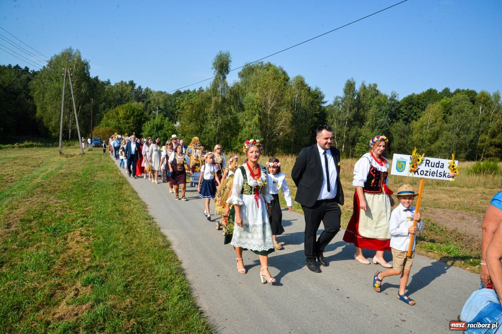 Zdjęcie w galerii na portalu naszraciborz.pl: Dożynki Gminy Kuźnia Raciborska: Festiwal tradycji i kultury ponad granicami wiadomości z regionu