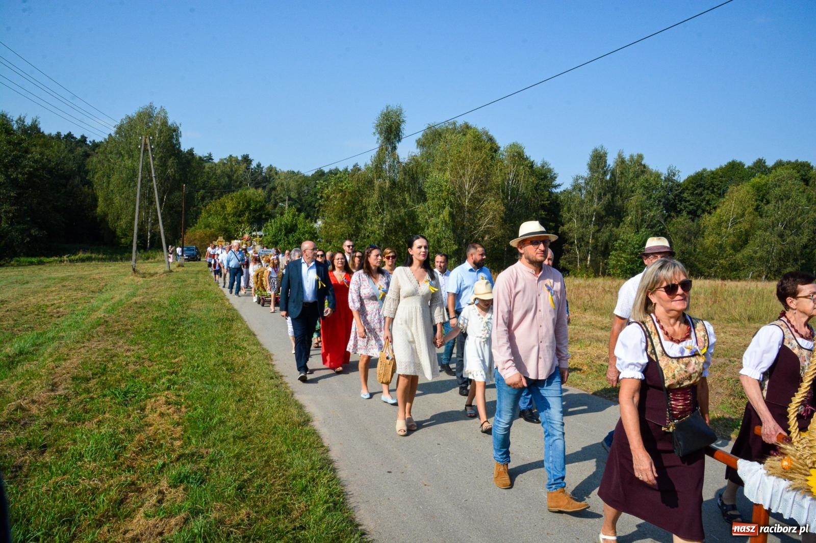 Zdjęcie w galerii na portalu naszraciborz.pl: Dożynki Gminy Kuźnia Raciborska: Festiwal tradycji i kultury ponad granicami wiadomości z regionu