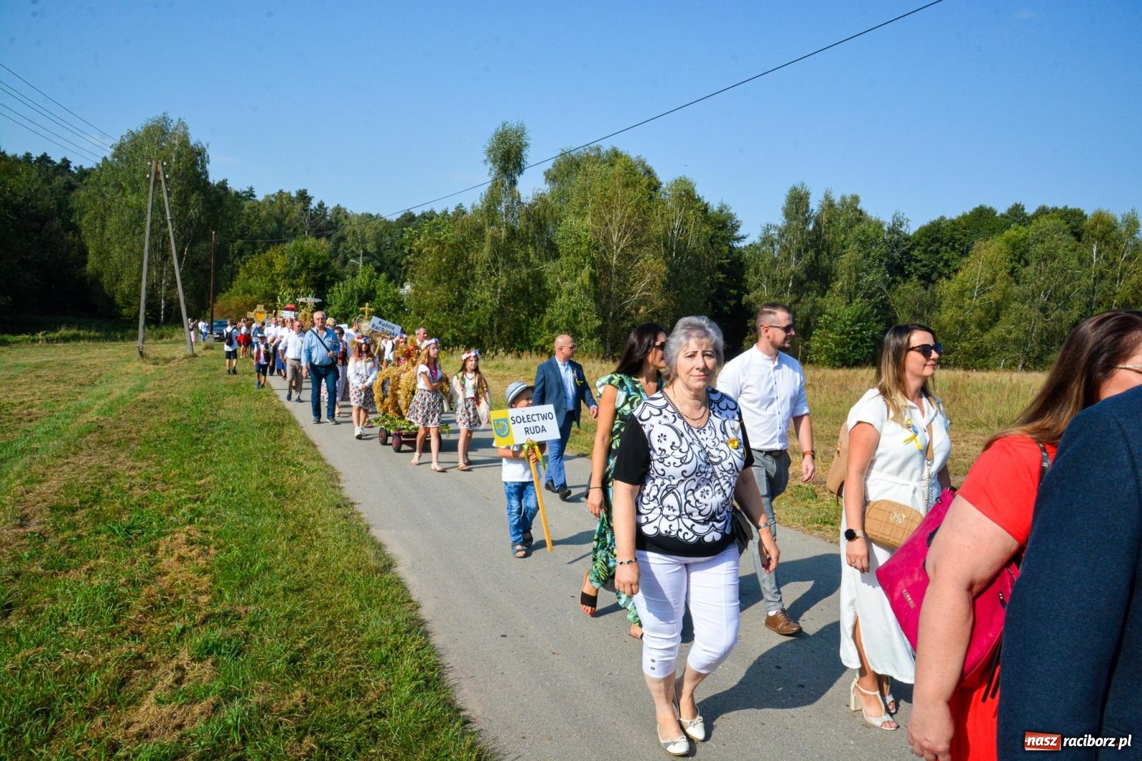 Zdjęcie w galerii na portalu naszraciborz.pl: Dożynki Gminy Kuźnia Raciborska: Festiwal tradycji i kultury ponad granicami wiadomości z regionu