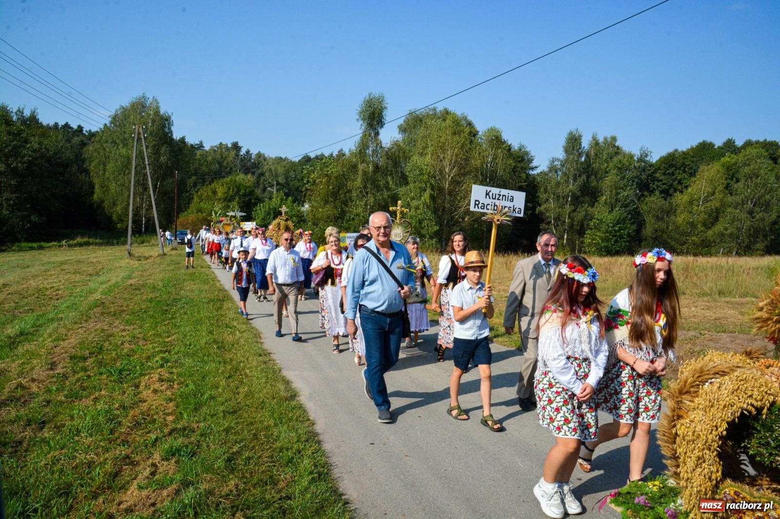 Zdjęcie w galerii na portalu naszraciborz.pl: Dożynki Gminy Kuźnia Raciborska: Festiwal tradycji i kultury ponad granicami wiadomości z regionu