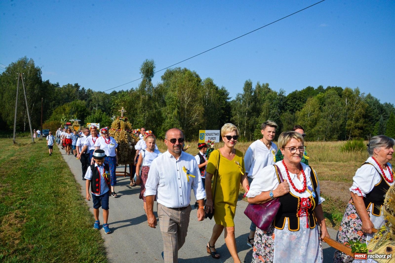 Zdjęcie w galerii na portalu naszraciborz.pl: Dożynki Gminy Kuźnia Raciborska: Festiwal tradycji i kultury ponad granicami wiadomości z regionu