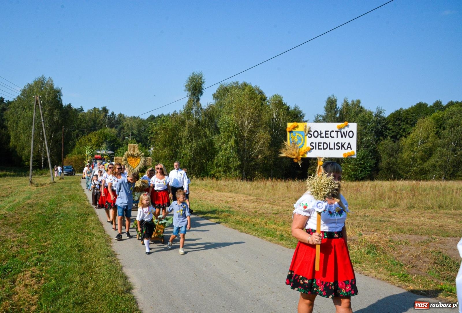 Zdjęcie w galerii na portalu naszraciborz.pl: Dożynki Gminy Kuźnia Raciborska: Festiwal tradycji i kultury ponad granicami wiadomości z regionu