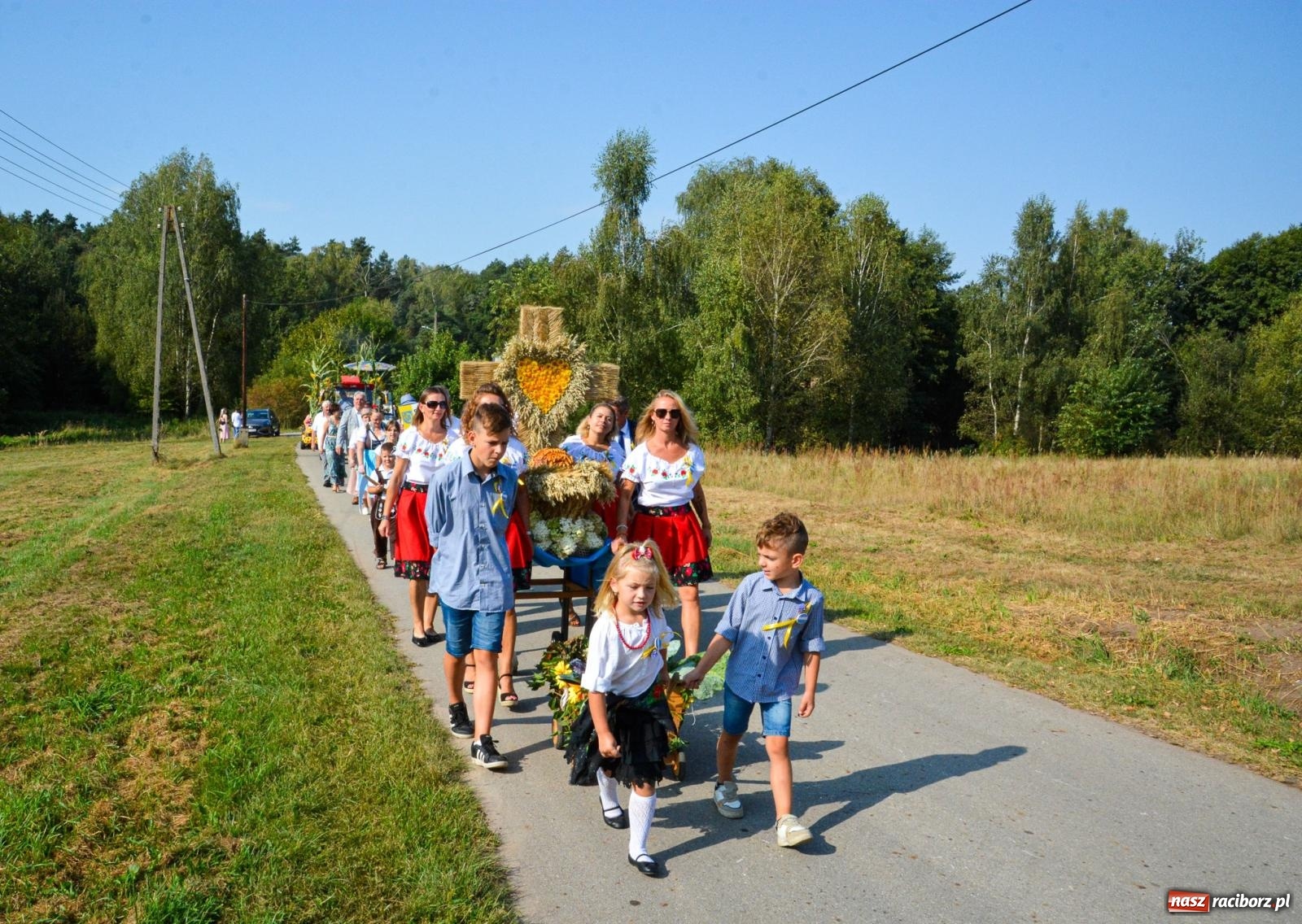 Zdjęcie w galerii na portalu naszraciborz.pl: Dożynki Gminy Kuźnia Raciborska: Festiwal tradycji i kultury ponad granicami wiadomości z regionu