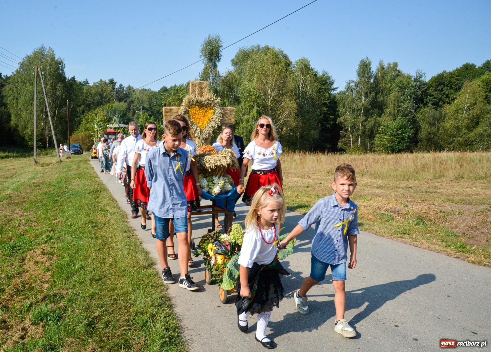 Zdjęcie w galerii na portalu naszraciborz.pl: Dożynki Gminy Kuźnia Raciborska: Festiwal tradycji i kultury ponad granicami wiadomości z regionu