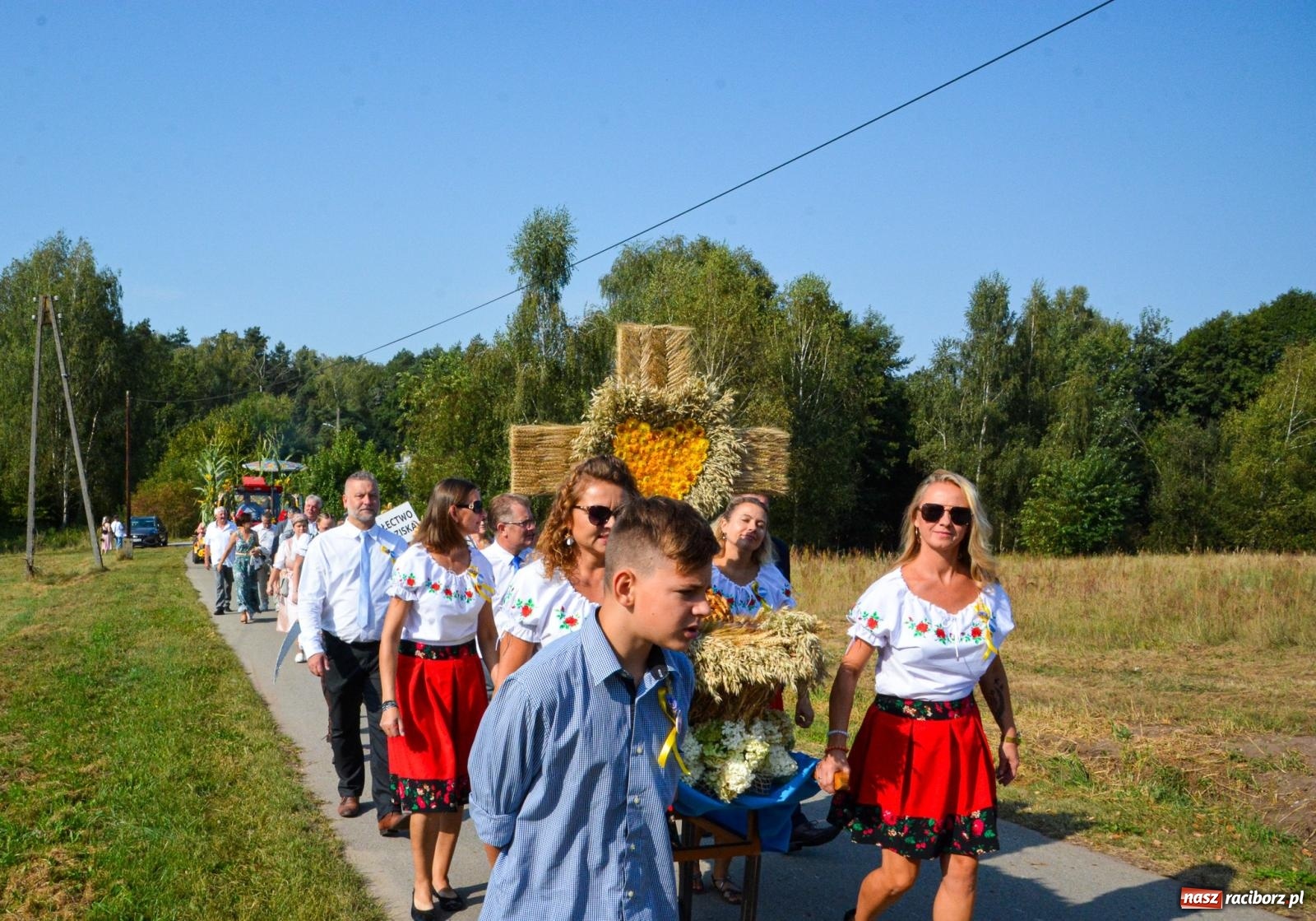 Zdjęcie w galerii na portalu naszraciborz.pl: Dożynki Gminy Kuźnia Raciborska: Festiwal tradycji i kultury ponad granicami wiadomości z regionu