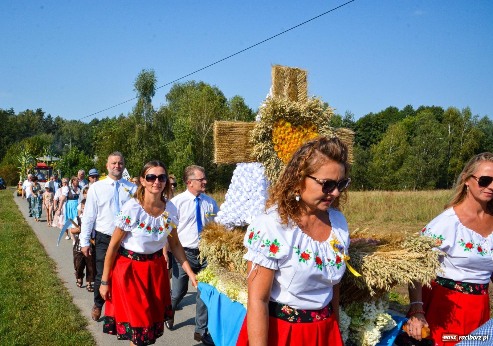 Zdjęcie w galerii na portalu naszraciborz.pl: Dożynki Gminy Kuźnia Raciborska: Festiwal tradycji i kultury ponad granicami wiadomości z regionu