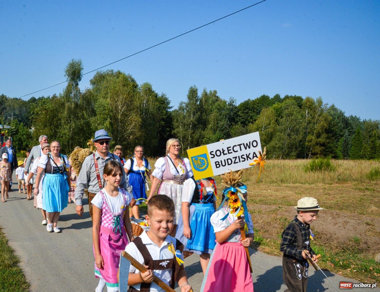 Zdjęcie w galerii na portalu naszraciborz.pl: Dożynki Gminy Kuźnia Raciborska: Festiwal tradycji i kultury ponad granicami wiadomości z regionu