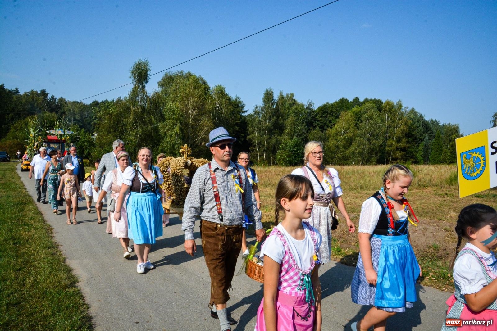 Zdjęcie w galerii na portalu naszraciborz.pl: Dożynki Gminy Kuźnia Raciborska: Festiwal tradycji i kultury ponad granicami wiadomości z regionu