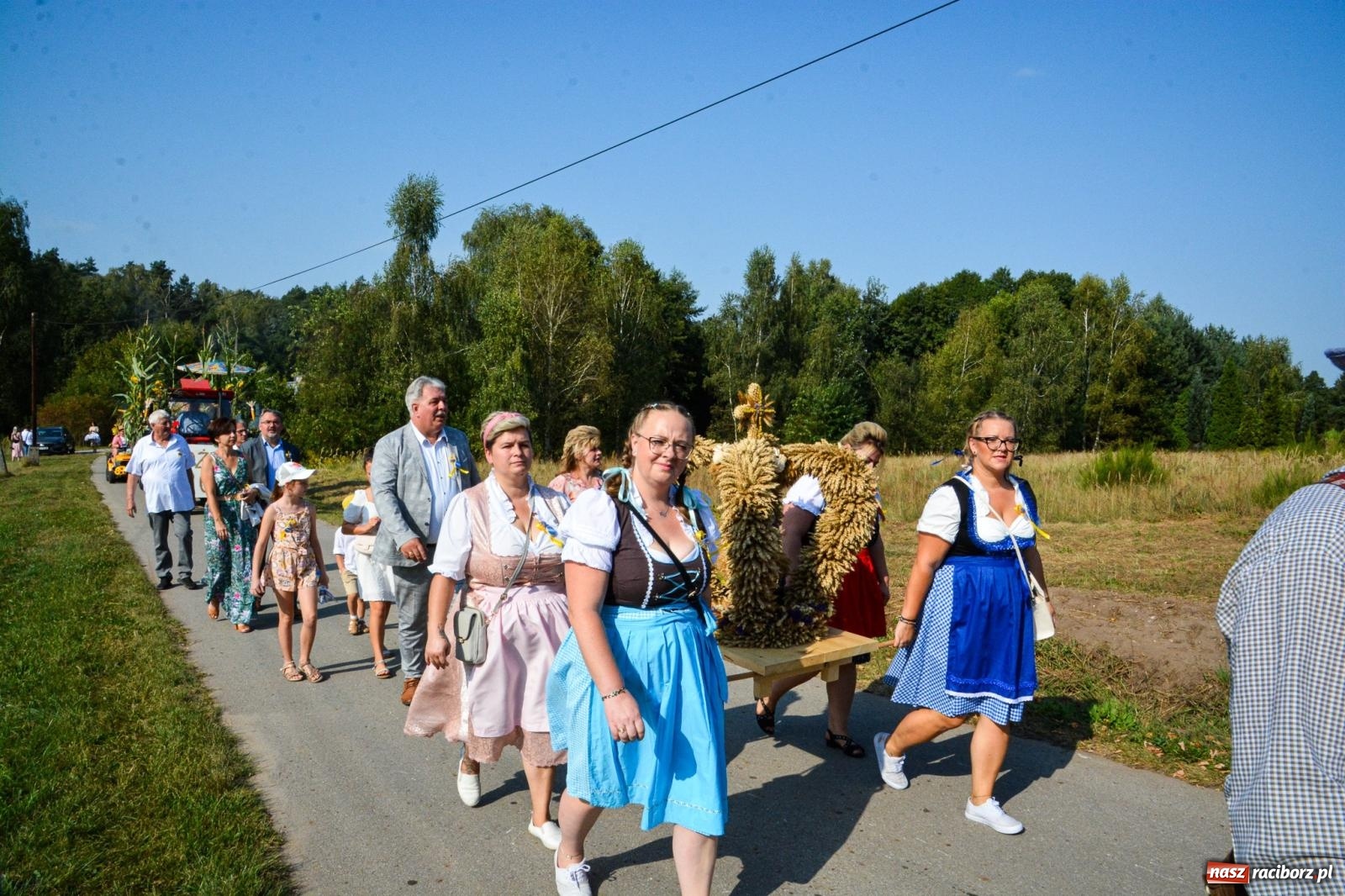 Zdjęcie w galerii na portalu naszraciborz.pl: Dożynki Gminy Kuźnia Raciborska: Festiwal tradycji i kultury ponad granicami wiadomości z regionu