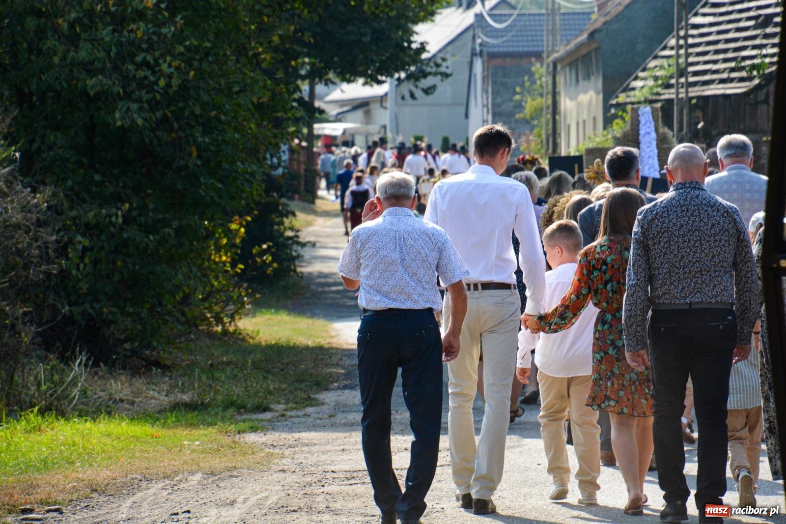 Zdjęcie w galerii na portalu naszraciborz.pl: Dożynki Gminy Kuźnia Raciborska: Festiwal tradycji i kultury ponad granicami wiadomości z regionu