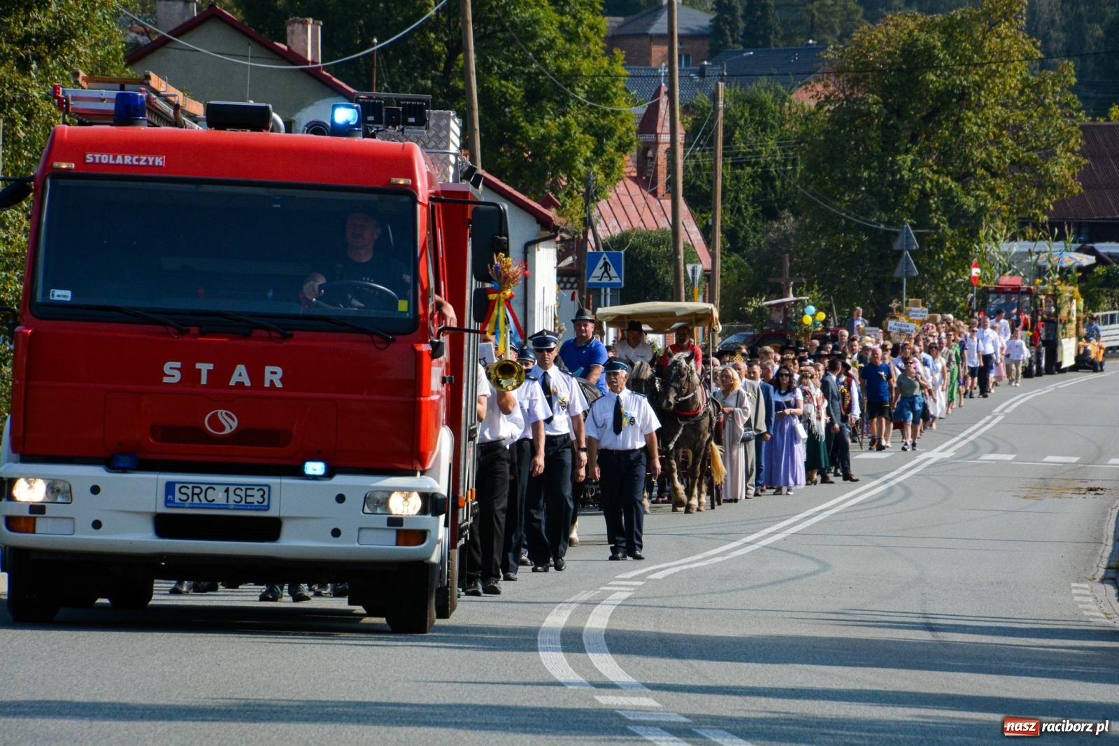 Zdjęcie w galerii na portalu naszraciborz.pl: Dożynki Gminy Kuźnia Raciborska: Festiwal tradycji i kultury ponad granicami wiadomości z regionu