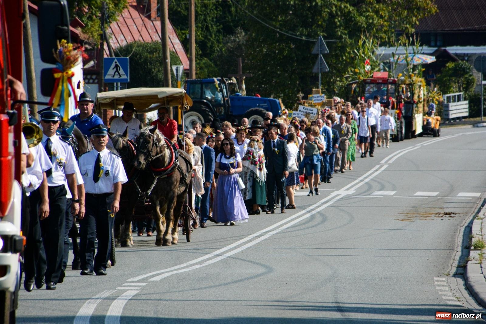 Zdjęcie w galerii na portalu naszraciborz.pl: Dożynki Gminy Kuźnia Raciborska: Festiwal tradycji i kultury ponad granicami wiadomości z regionu