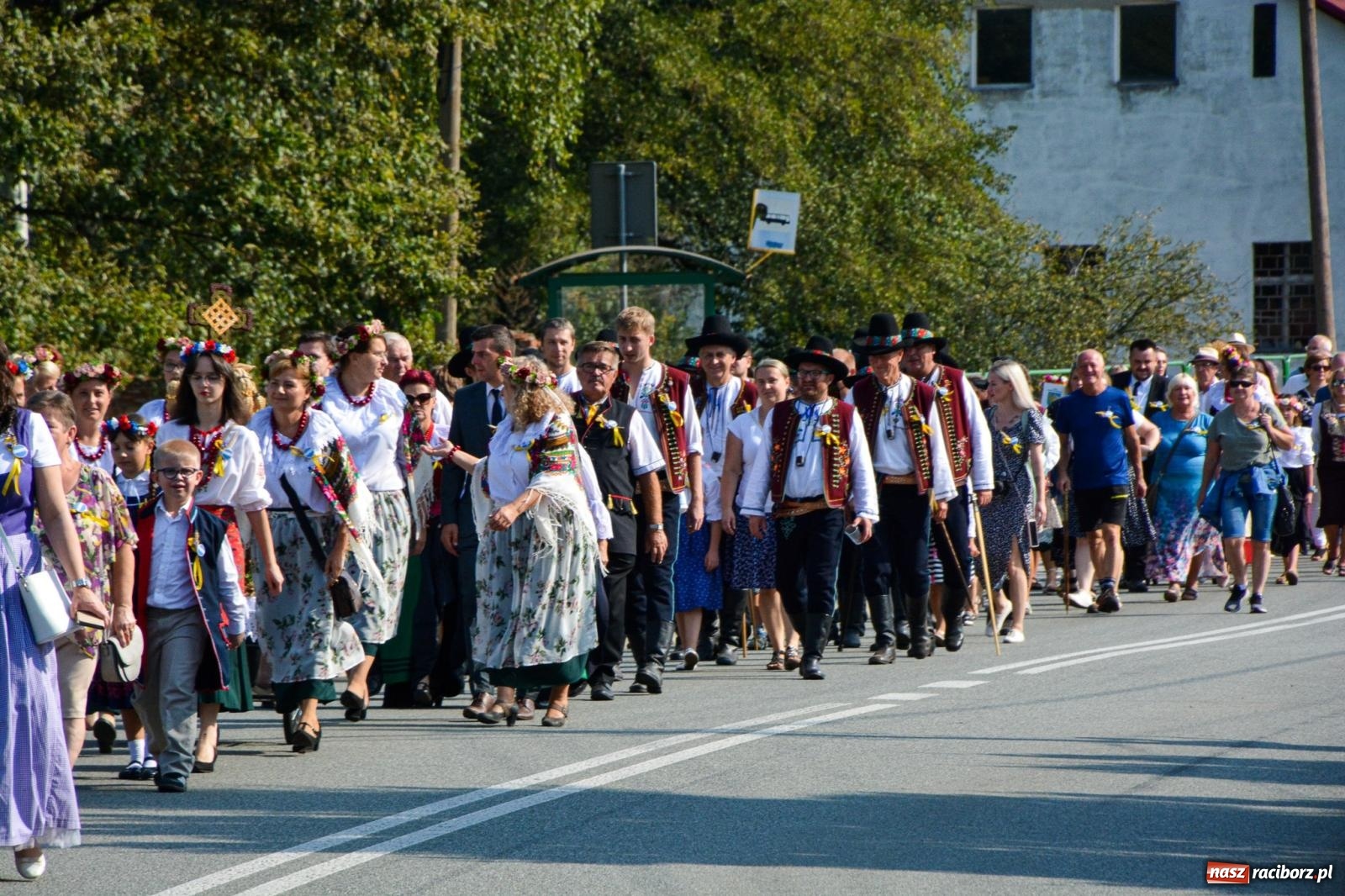 Zdjęcie w galerii na portalu naszraciborz.pl: Dożynki Gminy Kuźnia Raciborska: Festiwal tradycji i kultury ponad granicami wiadomości z regionu