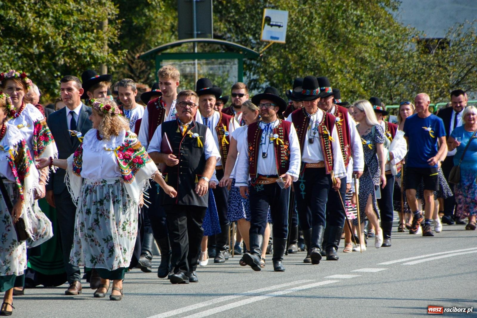 Zdjęcie w galerii na portalu naszraciborz.pl: Dożynki Gminy Kuźnia Raciborska: Festiwal tradycji i kultury ponad granicami wiadomości z regionu