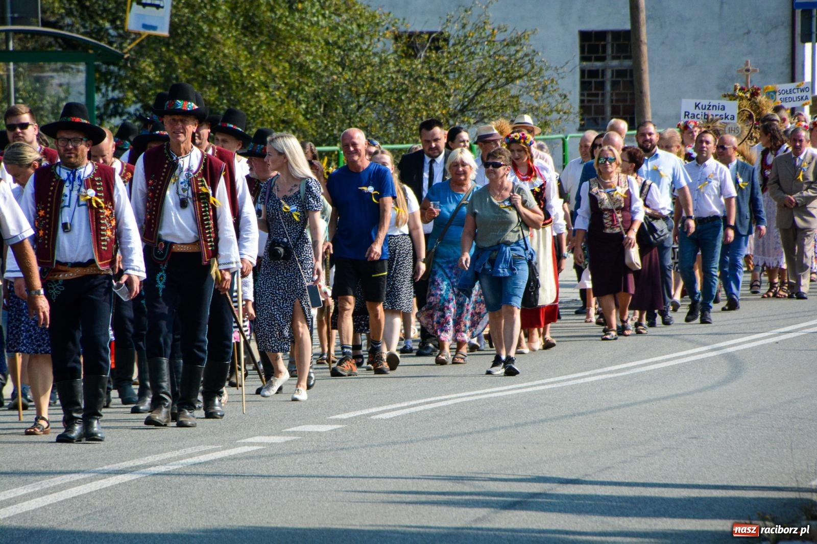 Zdjęcie w galerii na portalu naszraciborz.pl: Dożynki Gminy Kuźnia Raciborska: Festiwal tradycji i kultury ponad granicami wiadomości z regionu