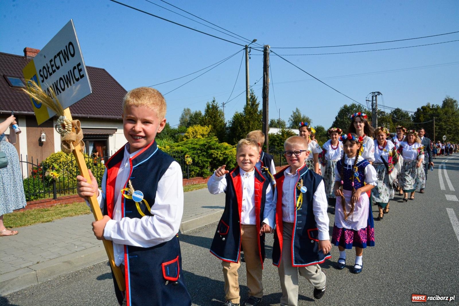 Zdjęcie w galerii na portalu naszraciborz.pl: Dożynki Gminy Kuźnia Raciborska: Festiwal tradycji i kultury ponad granicami wiadomości z regionu