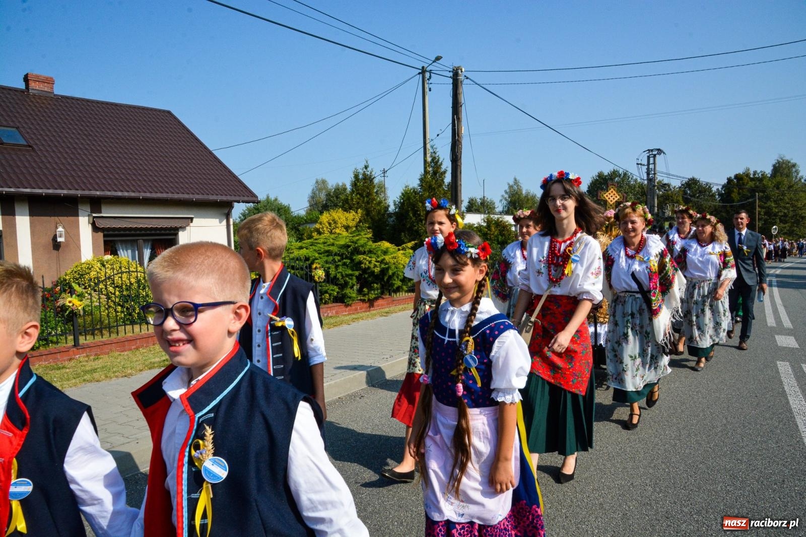 Zdjęcie w galerii na portalu naszraciborz.pl: Dożynki Gminy Kuźnia Raciborska: Festiwal tradycji i kultury ponad granicami wiadomości z regionu