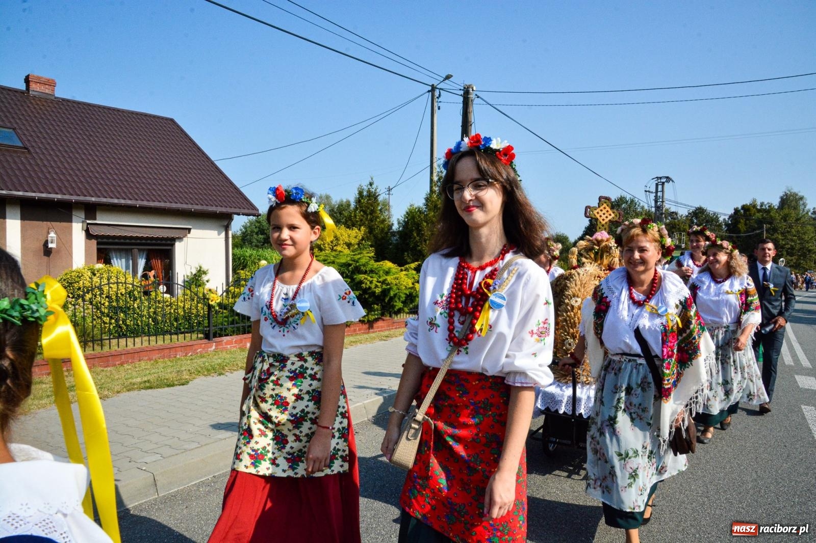Zdjęcie w galerii na portalu naszraciborz.pl: Dożynki Gminy Kuźnia Raciborska: Festiwal tradycji i kultury ponad granicami wiadomości z regionu