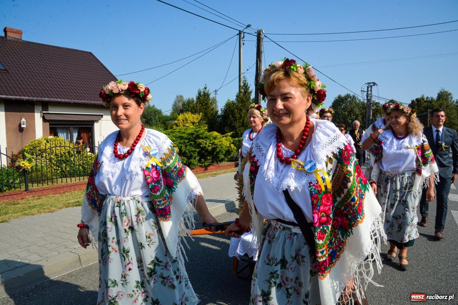 Zdjęcie w galerii na portalu naszraciborz.pl: Dożynki Gminy Kuźnia Raciborska: Festiwal tradycji i kultury ponad granicami wiadomości z regionu