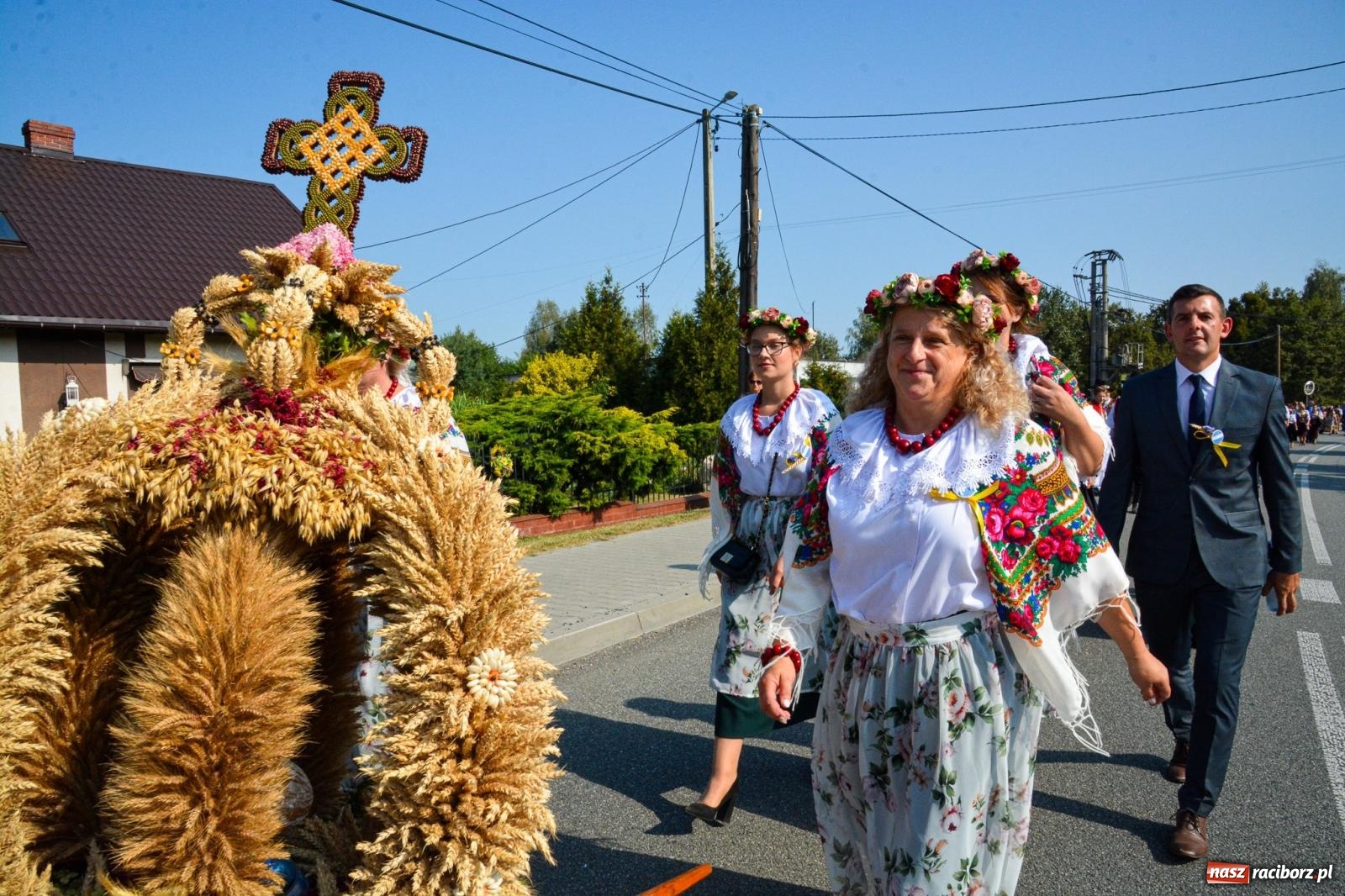 Zdjęcie w galerii na portalu naszraciborz.pl: Dożynki Gminy Kuźnia Raciborska: Festiwal tradycji i kultury ponad granicami wiadomości z regionu