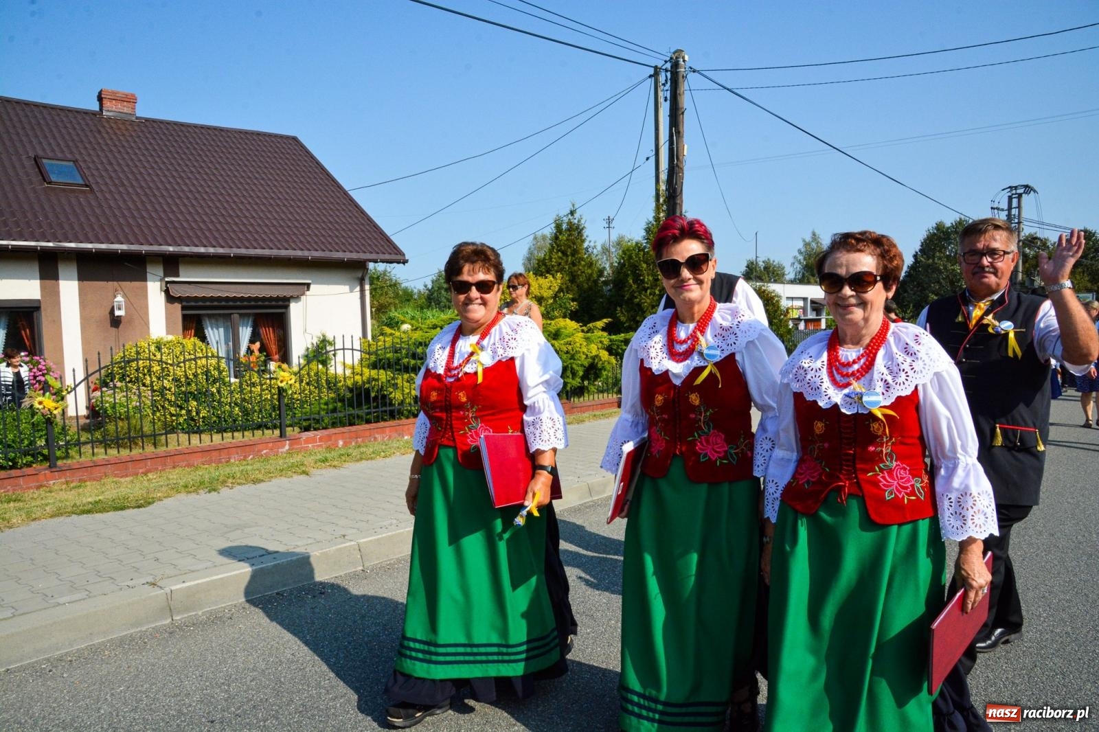 Zdjęcie w galerii na portalu naszraciborz.pl: Dożynki Gminy Kuźnia Raciborska: Festiwal tradycji i kultury ponad granicami wiadomości z regionu
