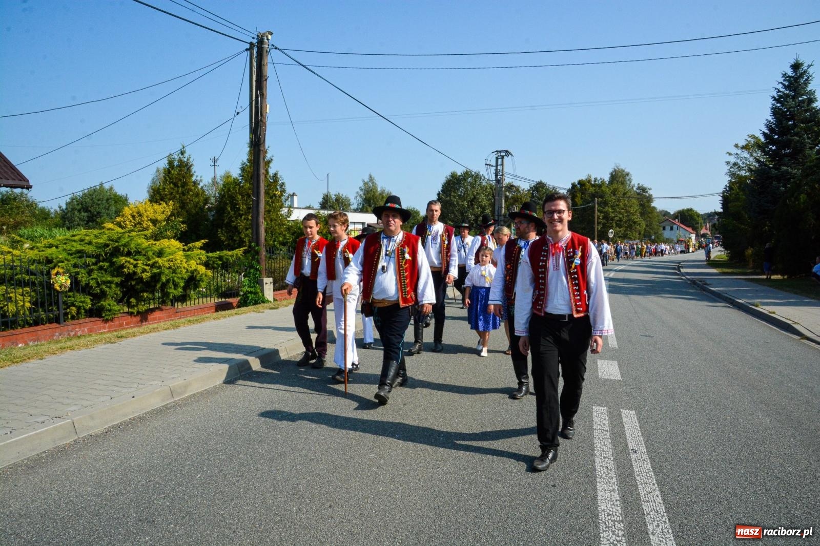 Zdjęcie w galerii na portalu naszraciborz.pl: Dożynki Gminy Kuźnia Raciborska: Festiwal tradycji i kultury ponad granicami wiadomości z regionu